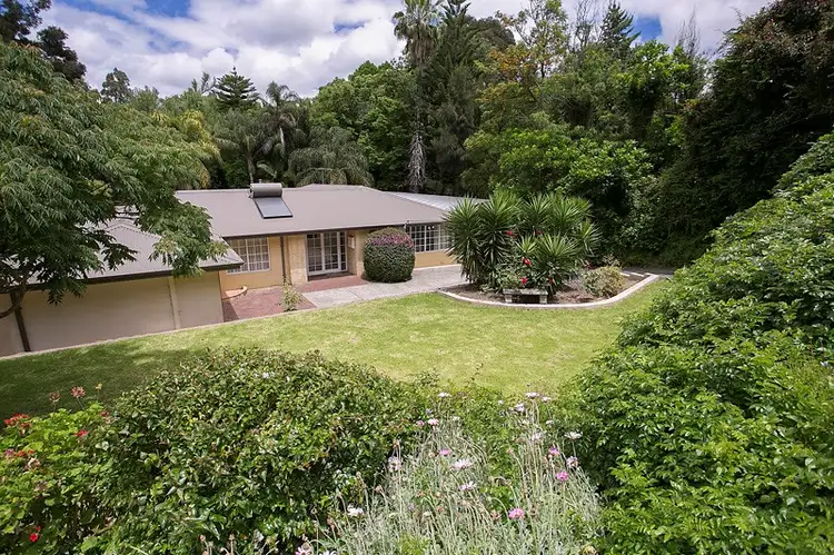 73 Falls Road, Lesmurdie WA 6076