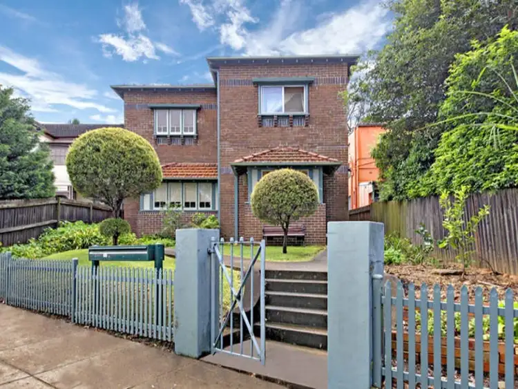 2/64 Grosvenor Crescent, Summer Hill NSW 2130
