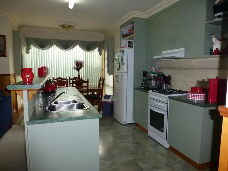 Seventh view of Homely house listing, 2 Maggie Court, Echuca East VIC 3564