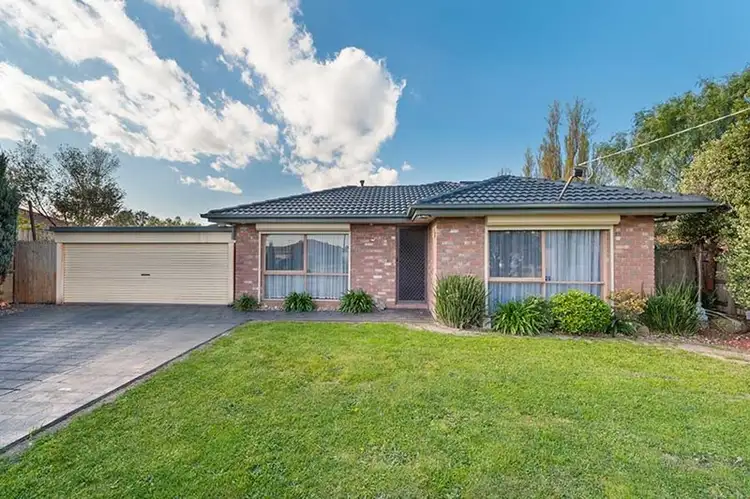 Second view of Homely house listing, 5 Redhill Court, Craigieburn VIC 3064