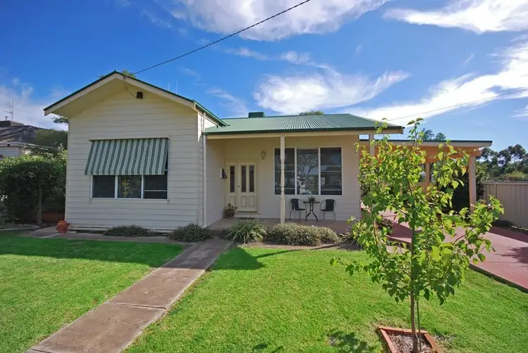 8 Fuller Avenue, Rochester VIC 3561