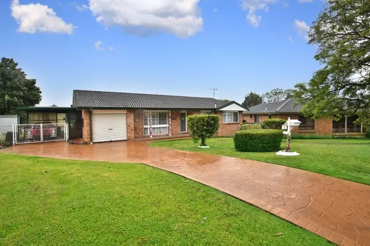 2 Hooper Close, Bomaderry NSW 2541