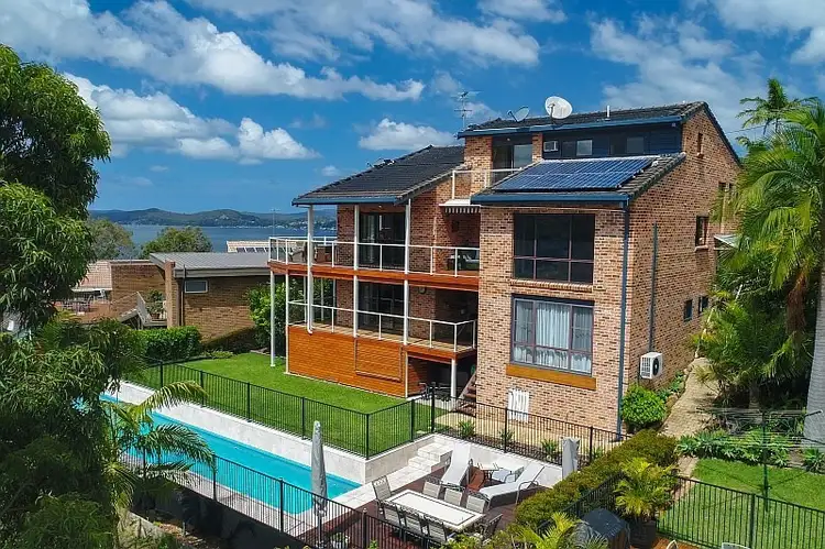6 Indra Road, Tascott NSW 2250