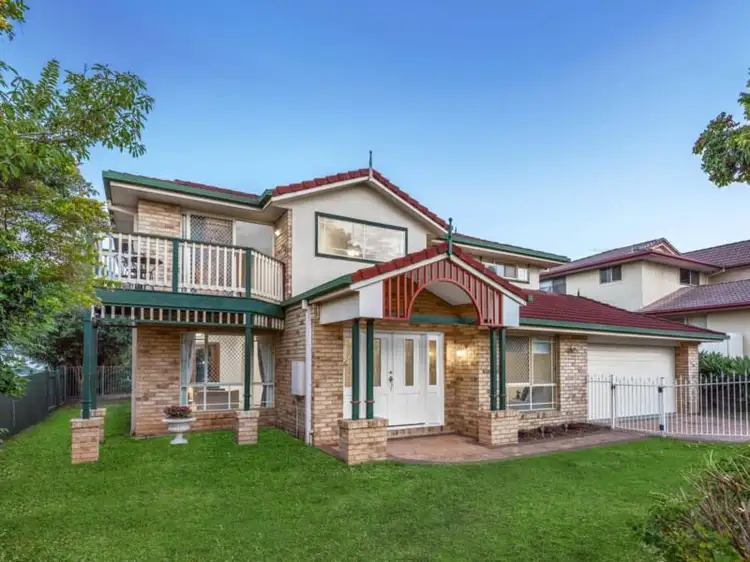 101 Golden Oak Crescent, Carindale QLD 4152