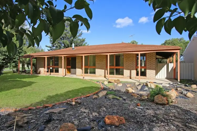 80 James Cook Avenue, Howlong NSW 2643