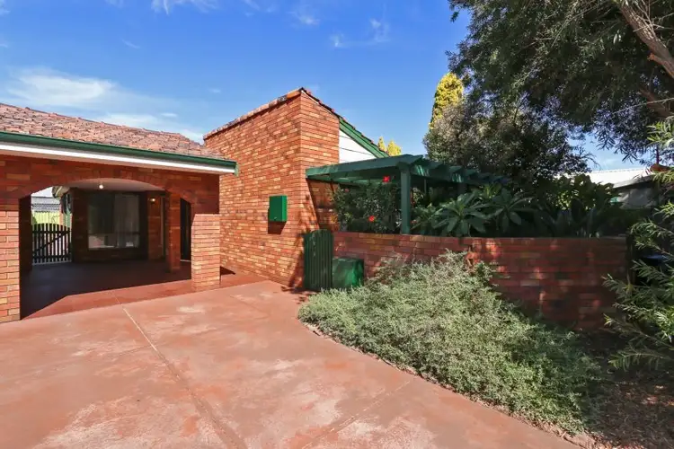 4/3 Padbury Court, Eden Hill WA 6054