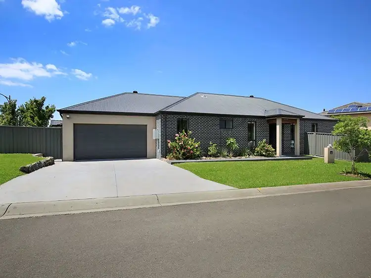 11 Gerongar Crescent, Haywards Bay NSW 2530