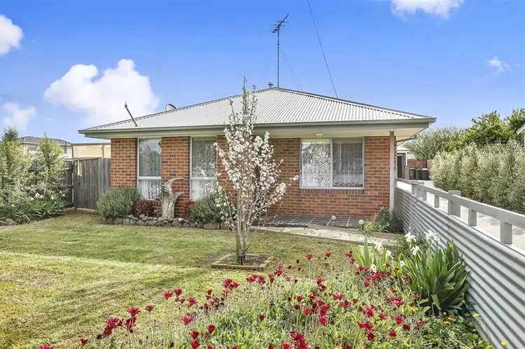 1/15 Watsonia Grove, Norlane VIC 3214