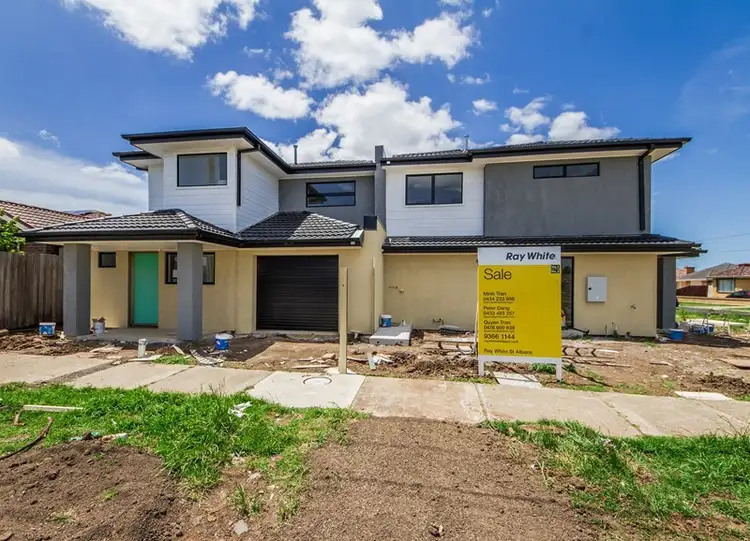 1 ,2/18 Disraeli Street, St Albans VIC 3021