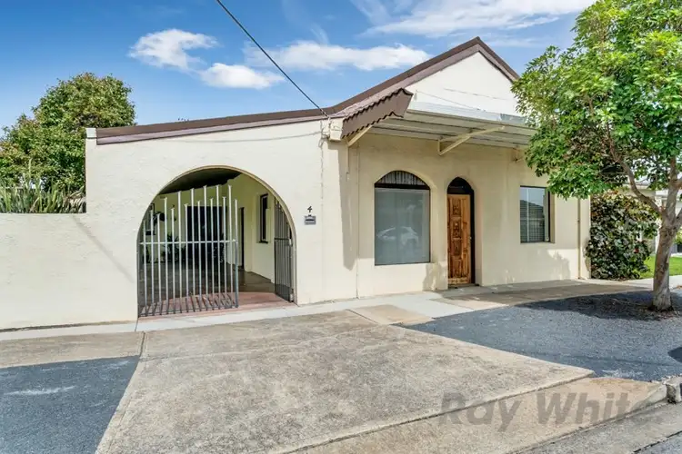 4 Newton Avenue, Clovelly Park SA 5042