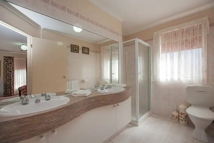 Sixth view of Homely house listing, 6 Iluka Court, Bundoora VIC 3083