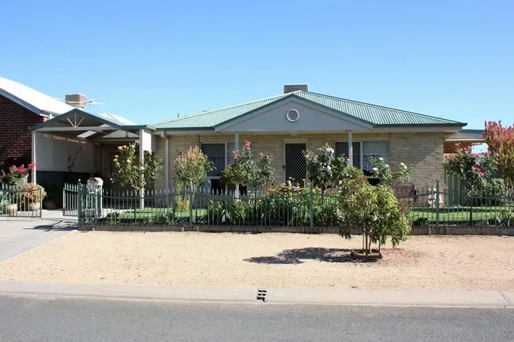 73 Banksia Drive, Corowa NSW 2646