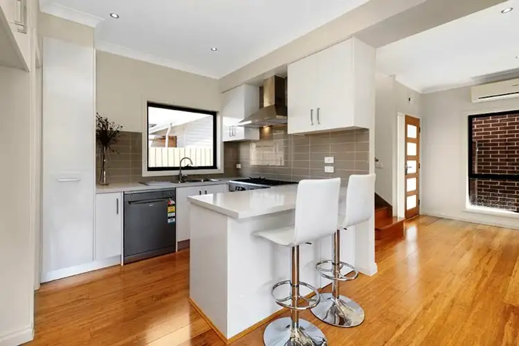 Main view of Homely townhouse listing, 2/72 Station Street, Aspendale VIC 3195
