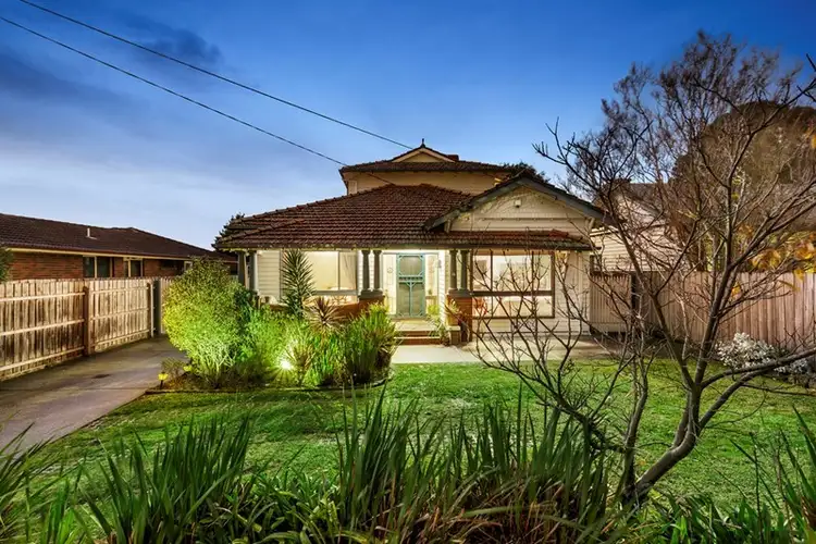 15 Calembeena Avenue, Hughesdale VIC 3166