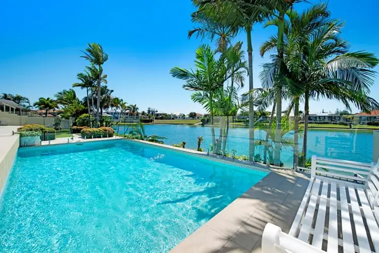 17 Villa Court, Broadbeach Waters QLD 4218