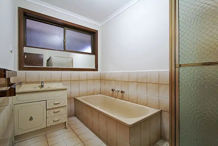Sixth view of Homely house listing, 2 Warra Court, Thomastown VIC 3074