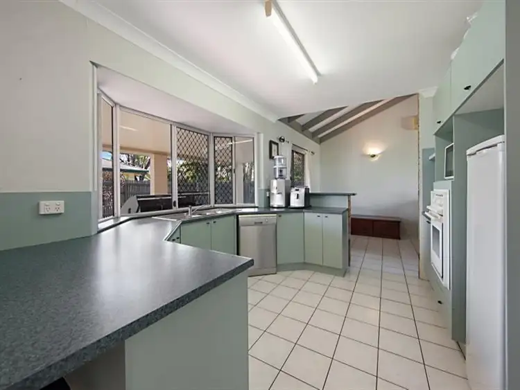25 Chiquita Avenue, Rasmussen QLD 4815