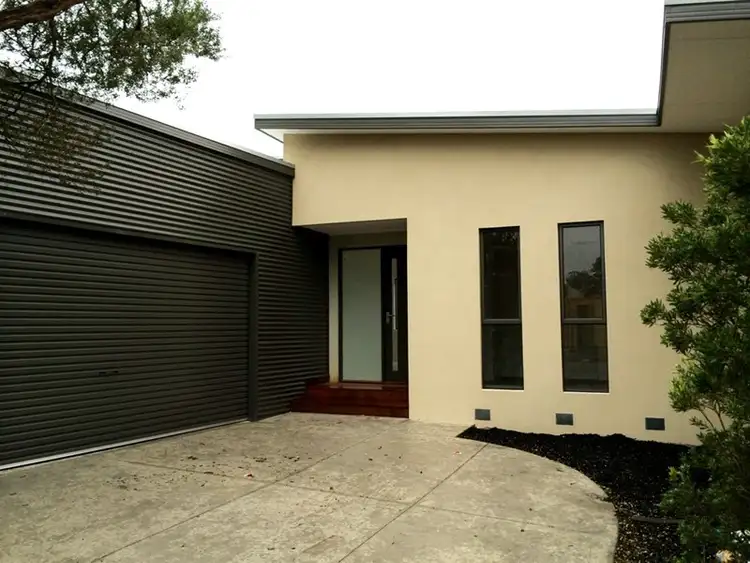 19 Staughton Avenue, Rosebud West VIC 3940