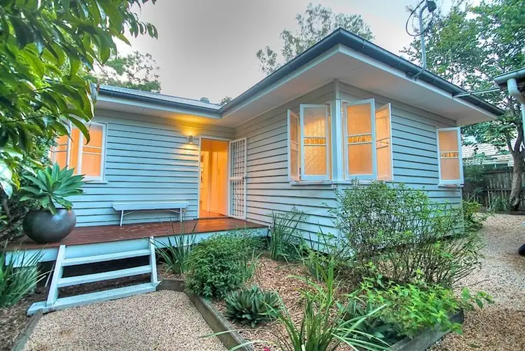 8 Chermside Road, Eastern Heights QLD 4305