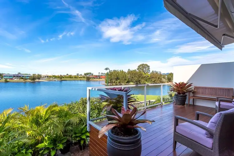 7 Lakefront Crescent, Varsity Lakes QLD 4227