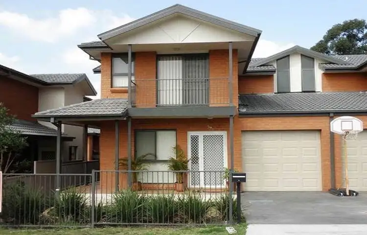 2/2 Myee Road, Macquarie Fields NSW 2564