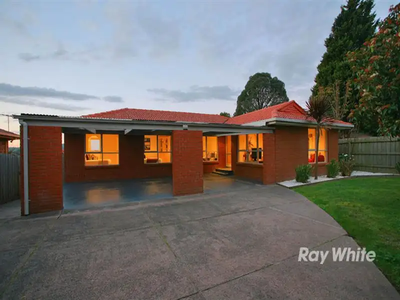 Main view of Homely house listing, 5 Eddington Place, Endeavour Hills VIC 3802