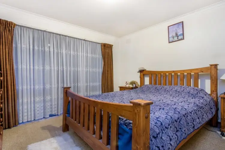 Seventh view of Homely house listing, 1 Chevalier Place, Frankston VIC 3199