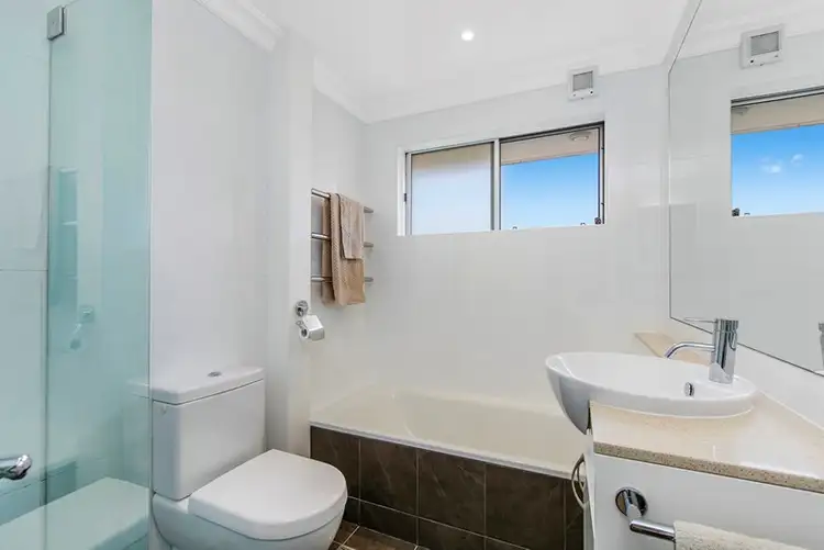Second view of Homely apartment listing, 8/39 Wyuna Avenue, Freshwater NSW 2096