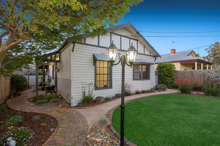 11 Phillips Avenue, Carnegie VIC 3163