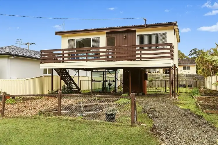 4 Blue Waters Parade, Tascott NSW 2250