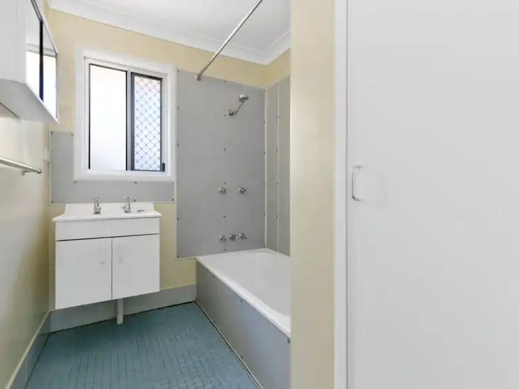 Fifth view of Homely house listing, 8 Diamond Street, Riverview QLD 4303