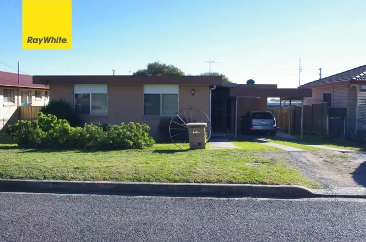 17 Lauder Street, Inverell NSW 2360