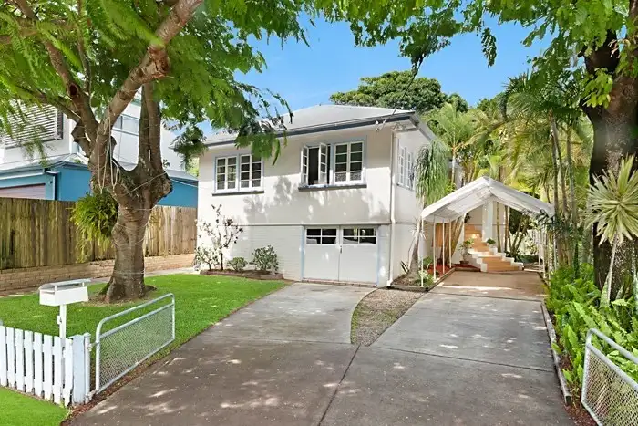 4 Lang Street, Bilinga QLD 4225