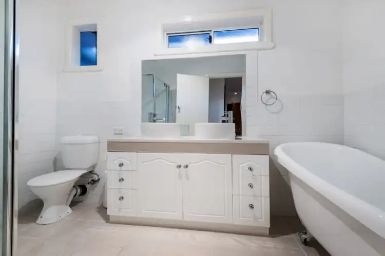 Fifth view of Homely house listing, 2 Hood Street, Frankston VIC 3199