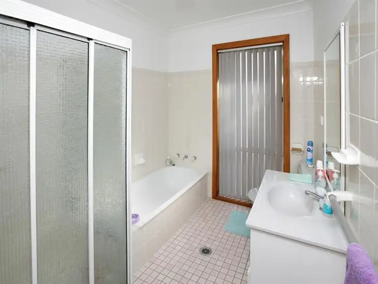 Fifth view of Homely unit listing, 1/1 Overdale Drive, Bourkelands NSW 2650