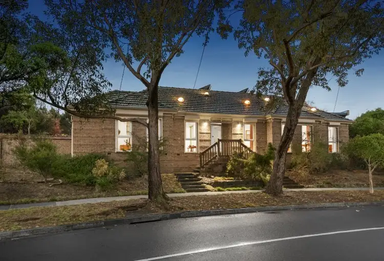 2 Bunker Crescent, Glen Waverley VIC 3150