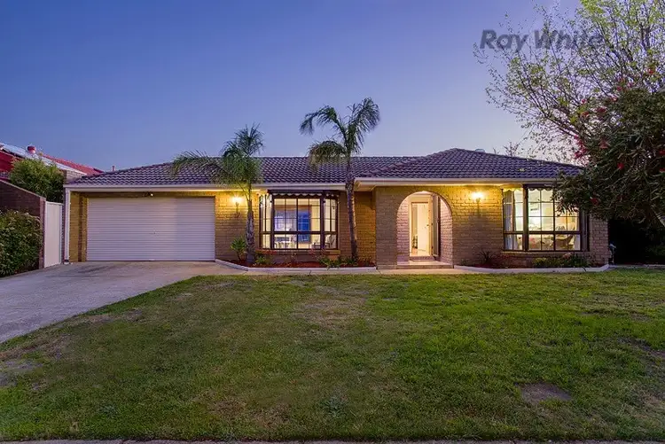 17 Wyperfeld Avenue, Taylors Lakes VIC 3038