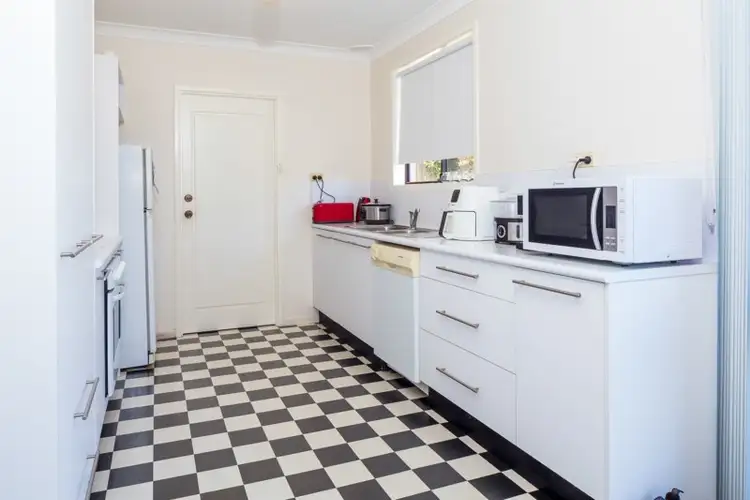 1 Berry Place, Surf Beach NSW 2536