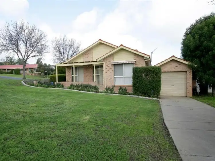 Main view of Homely unit listing, 1/1 Overdale Drive, Bourkelands NSW 2650