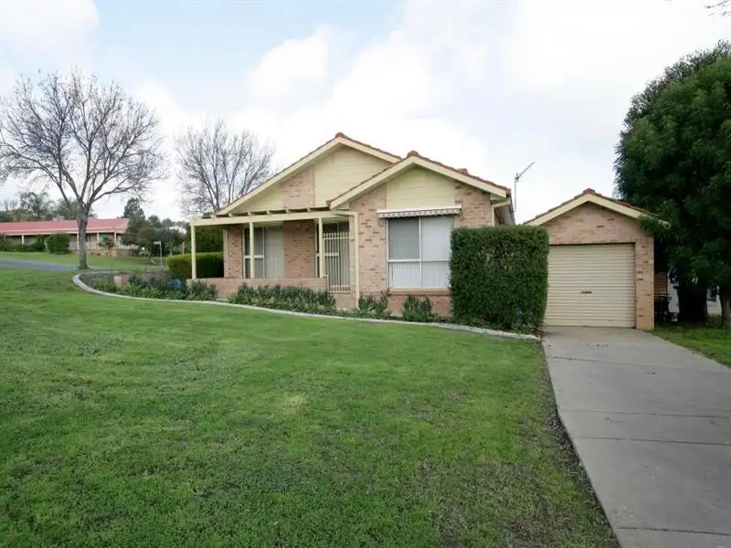 Main view of Homely unit listing, 1/1 Overdale Drive, Bourkelands NSW 2650