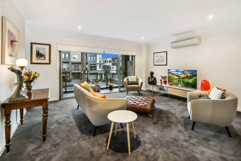 Main view of Homely townhouse listing, 5 Cordage Close, Safety Beach VIC 3936