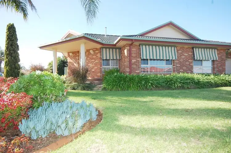 8a Robrick Close, Griffith NSW 2680
