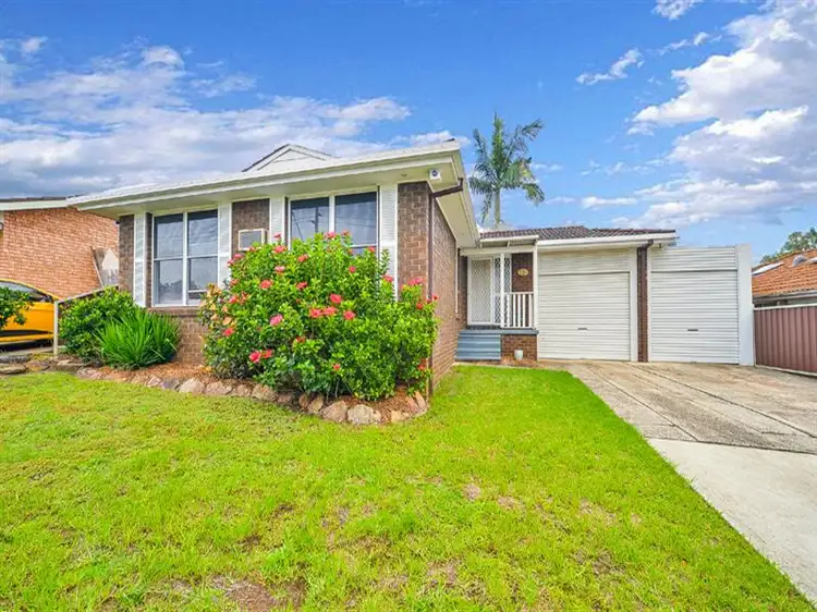 15 Fitzgibbon Lane, Rosemeadow NSW 2560