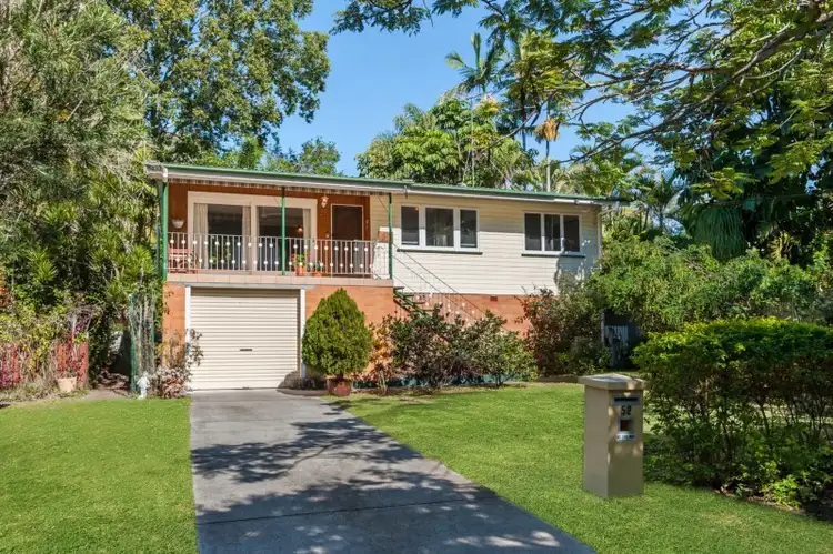52 Moordale Street, Chapel Hill QLD 4069