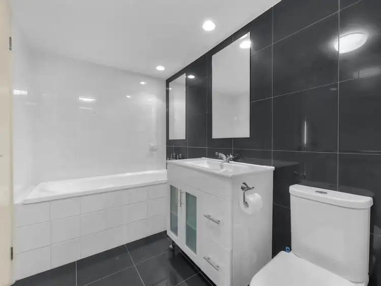 Seventh view of Homely apartment listing, 1/170 Leichhardt Street, Spring Hill QLD 4000