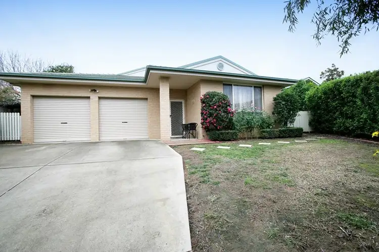 4 Headley Place, Kooringal NSW 2650