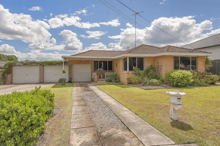 32 Gal Crescent, Moorebank NSW 2170