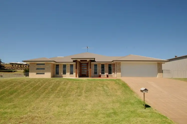 2 Wedgetail Drive, Highfields QLD 4352
