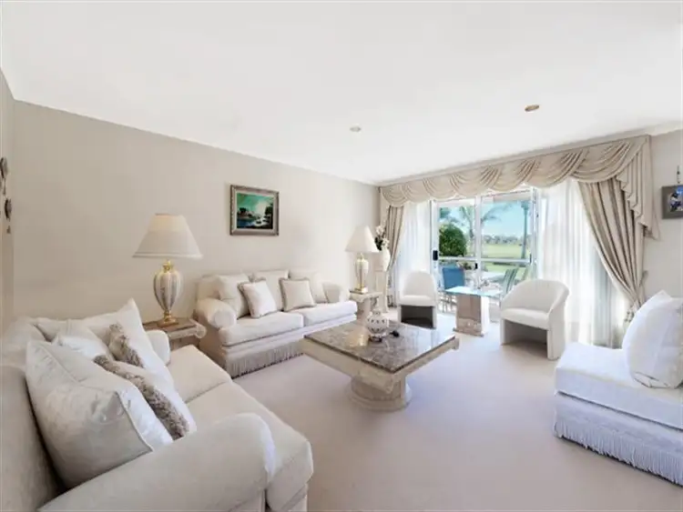 4919 The Parkway, Hope Island QLD 4212