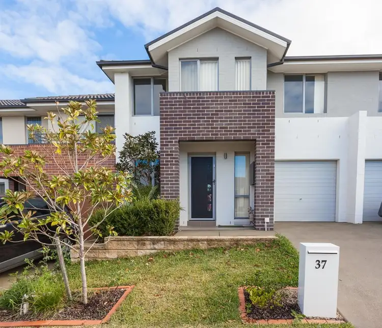 37 Sovereign Circuit, Glenfield NSW 2167